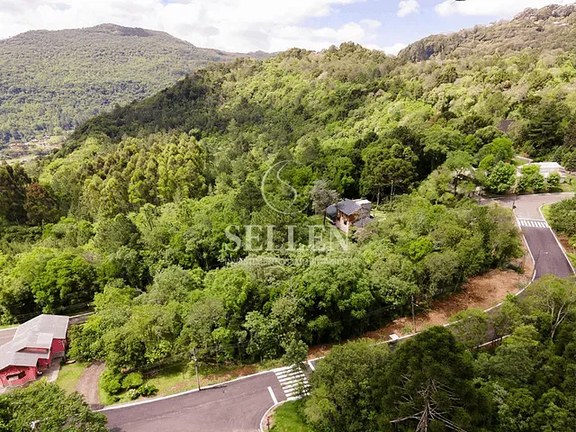 Terreno com 489m², à venda, no bairro Vale dos Pinheiros em Gramado