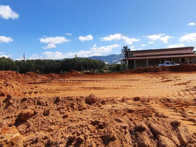 Terreno com 2000m², à venda, no bairro Pires em Extrema