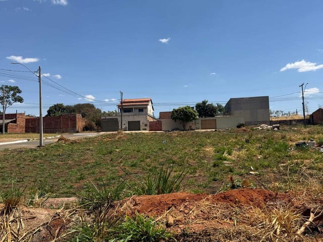 Terreno com 225m², à venda, no bairro Residencial Parque das Flores em Senador Canedo
