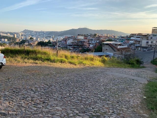 Terreno com 364m², à venda, no bairro São Benedito em Juiz de Fora