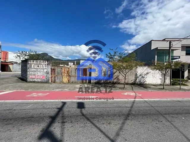 Terreno com 950m², à venda, no bairro Centro em Caraguatatuba