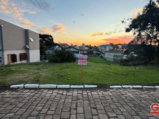 Terreno com 411m², à venda, no bairro Sagrada Família em Nova Prata