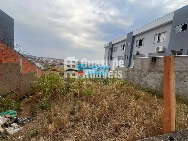Terreno com 330m², à venda, no bairro Centro em GUAXUPÉ