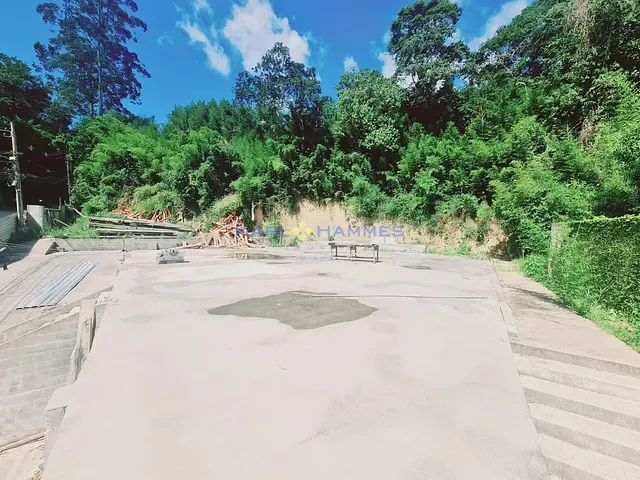 Terreno com 1056m², à venda, no bairro Carangola em Petrópolis