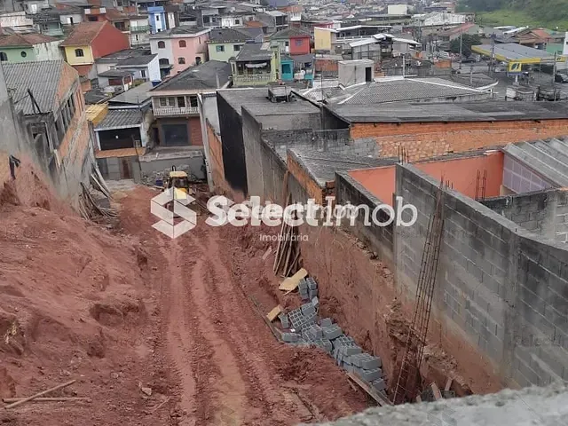 Terreno com 600m², à venda, no bairro Jardim Camila em Mauá