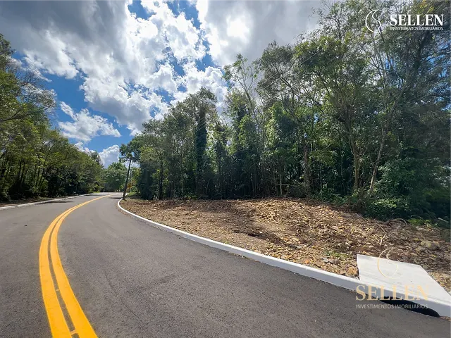 Terreno com 1000m², à venda, no bairro Vale dos Pinheiros em Gramado