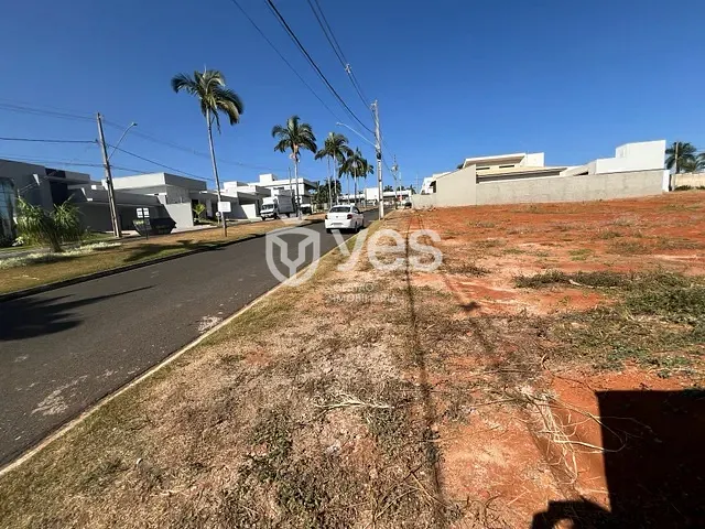 Terreno com 420m², à venda, no bairro Loteamento Residencial Villágio I em Araxá