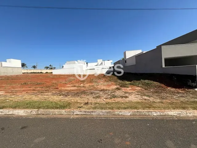Terreno com 420m², à venda, no bairro Loteamento Residencial Villágio I em Araxá