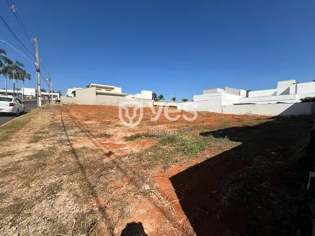 Terreno com 420m², à venda, no bairro Loteamento Residencial Villágio I em Araxá