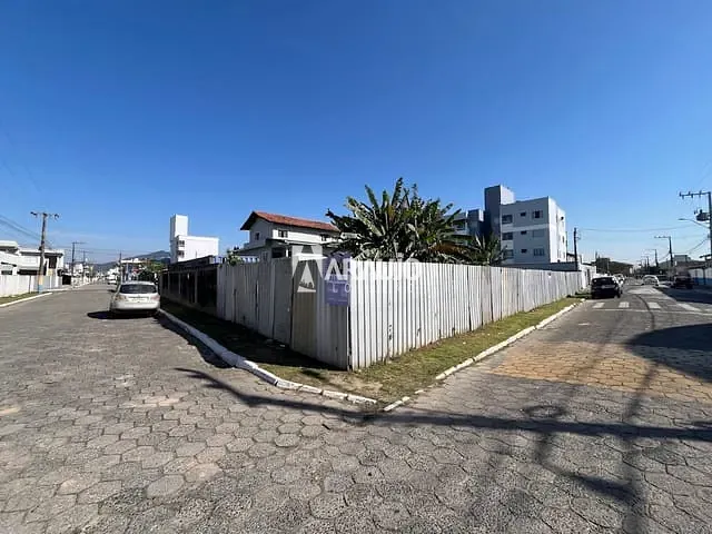Terreno com 726m², para alugar, no bairro Centro em Navegantes