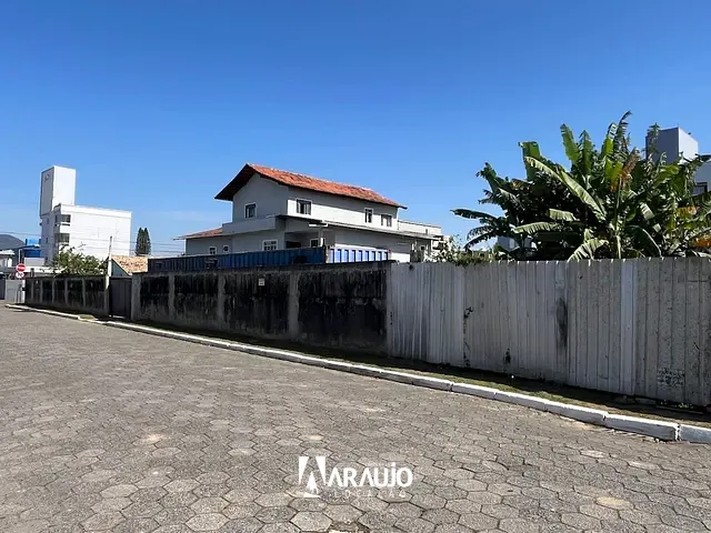 Terreno com 726m², para alugar, no bairro Centro em Navegantes