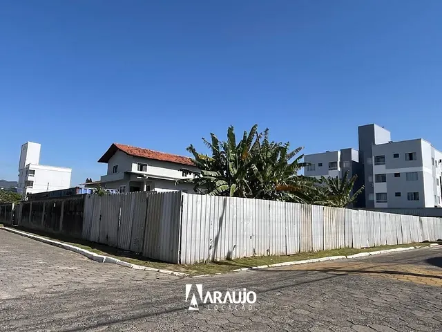 Terreno com 726m², para alugar, no bairro Centro em Navegantes
