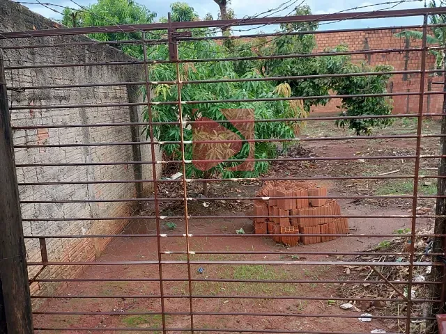Terreno com 250m², à venda, no bairro Jardim Milenium em Pirassununga
