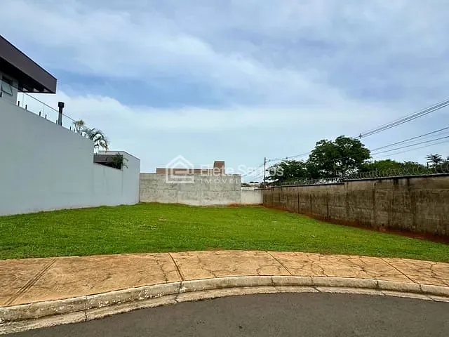 Terreno com 532m², à venda, no bairro Chácara Letônia em Americana