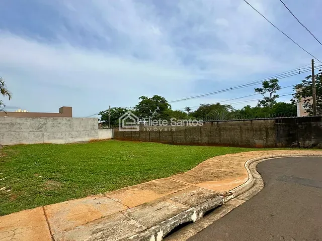 Terreno com 532m², à venda, no bairro Chácara Letônia em Americana