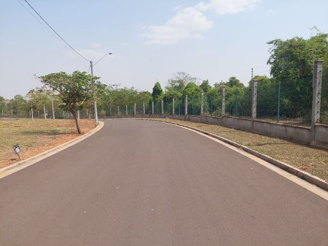 Terreno com 333m², à venda, no bairro Jardim Pinheiros em Birigüi