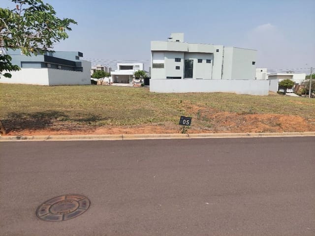 Terreno com 333m², à venda, no bairro Jardim Pinheiros em Birigüi