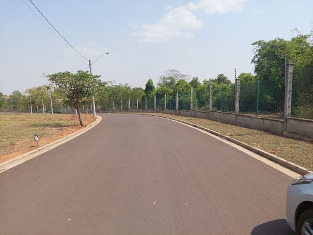 Terreno com 333m², à venda, no bairro Jardim Pinheiros em Birigüi