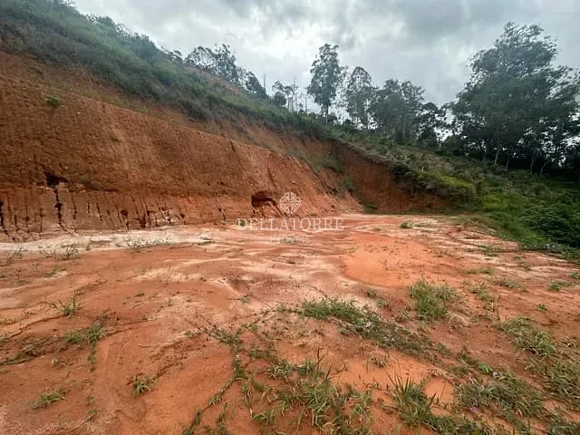 Terreno com 3210m², à venda, no bairro Albuquerque em Teresópolis