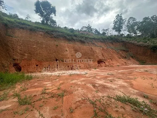 Terreno com 3210m², à venda, no bairro Albuquerque em Teresópolis