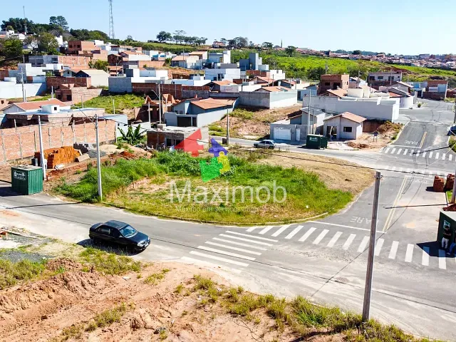 Terreno com 270m², à venda, no bairro Jardim Teixeira em Itapira
