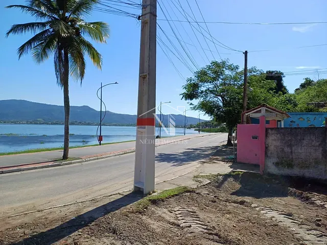 Terreno com 399m², à venda, no bairro Centro em Maricá