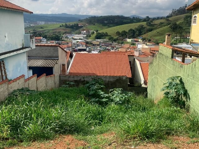 Terreno com 211m², à venda, no bairro Parque Dos Passaros em Extrema
