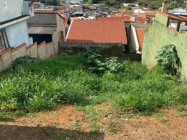 Terreno com 211m², à venda, no bairro Parque Dos Passaros em Extrema