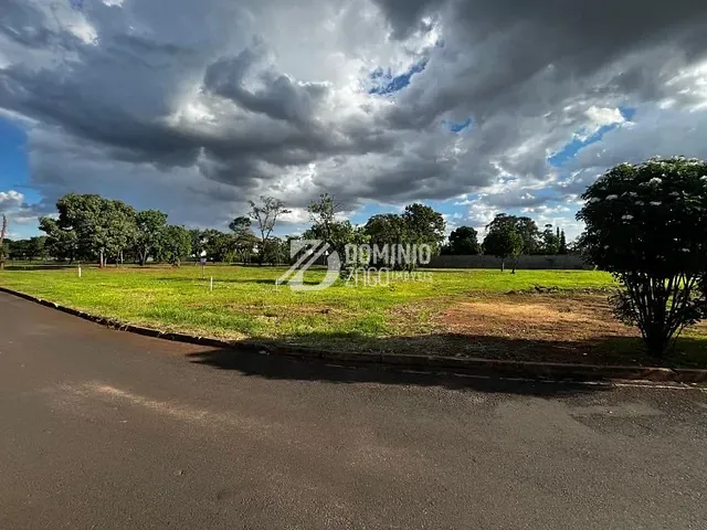Terreno com 1320m², à venda, no bairro Jockey Park em Uberaba