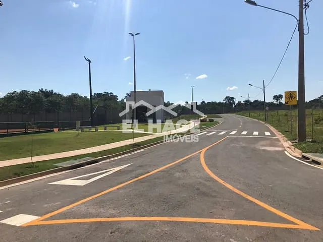 Terreno com 307m², à venda, no bairro Parque Universitário em Cuiabá