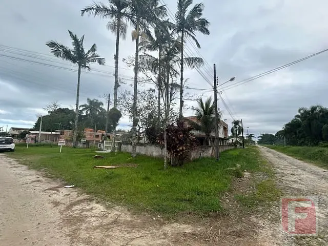 Terreno com 720m², à venda, no bairro Barra do Saí em Itapoá