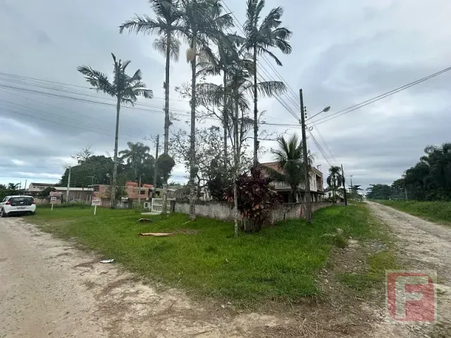 Terreno com 720m², à venda, no bairro Barra do Saí em Itapoá