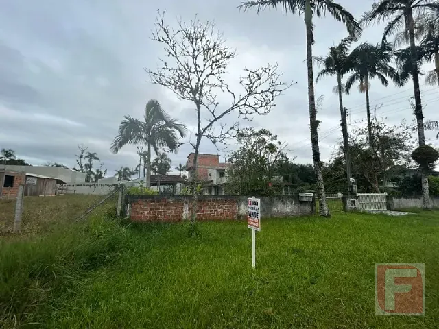 Terreno com 720m², à venda, no bairro Barra do Saí em Itapoá
