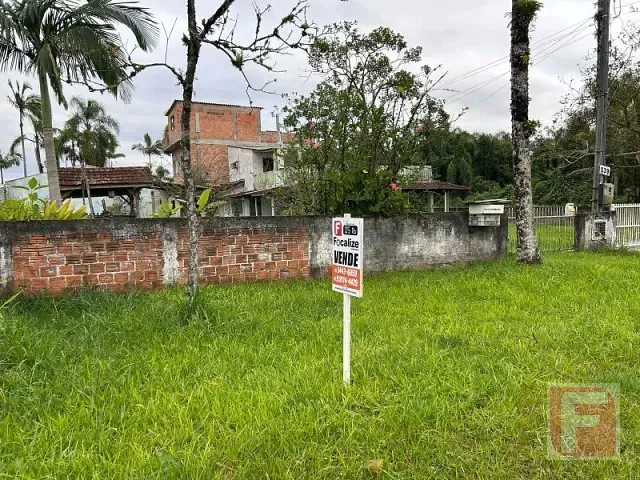Terreno com 720m², à venda, no bairro Barra do Saí em Itapoá
