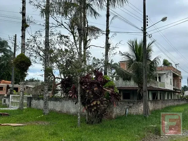 Terreno com 720m², à venda, no bairro Barra do Saí em Itapoá