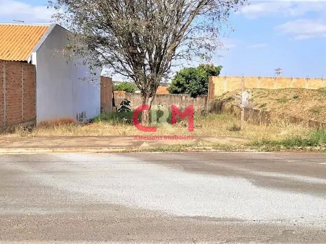 Terreno com 348m², à venda, no bairro Parque Residencial Laranjeiras III em Taquaritinga