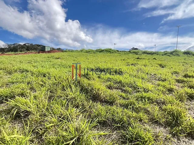 Terreno com 300m², à venda, no bairro Laranja Azeda em Atibaia