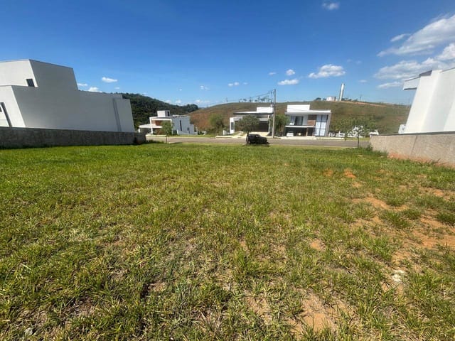 Terreno com 473m², à venda, no bairro São Pedro em Juiz de Fora