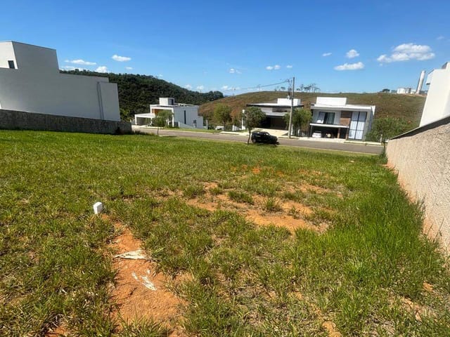 Terreno com 473m², à venda, no bairro São Pedro em Juiz de Fora