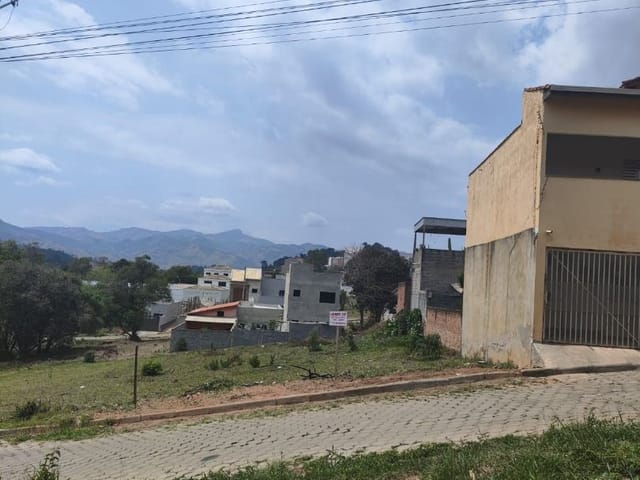 Terreno com 397m², à venda, no bairro Residencial São Miguel em Cambuí