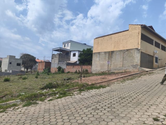 Terreno com 397m², à venda, no bairro Residencial São Miguel em Cambuí