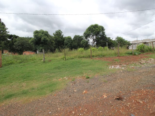 Terreno com 841m², à venda, no bairro Uvaranas em Ponta Grossa