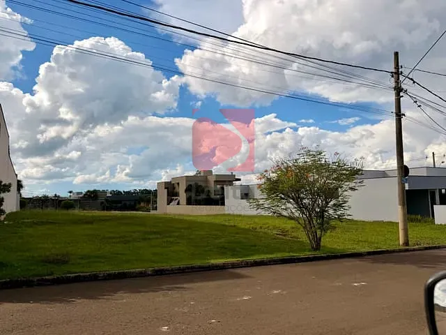 Terreno com 405m², à venda, no bairro Jardim Carlos Gomes em Pirassununga