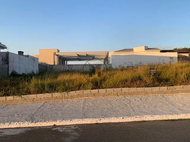 Terreno com 450m², à venda, no bairro Village Mantiqueira em Guaratinguetá