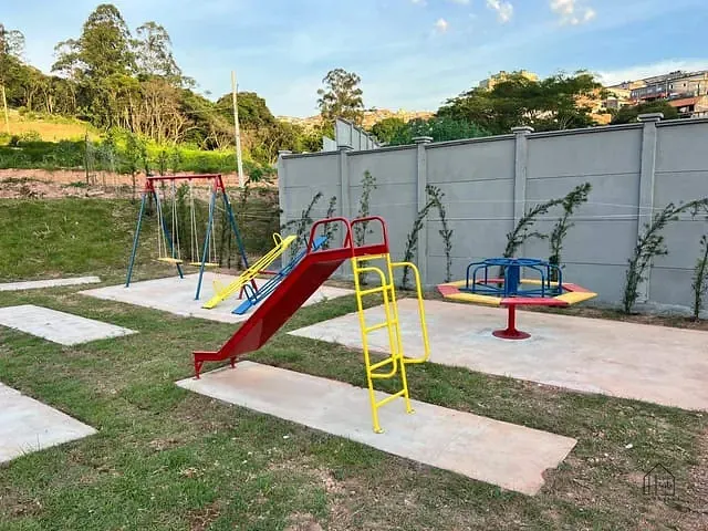 Terreno com 141m², à venda, no bairro Parque mirizola em Cotia