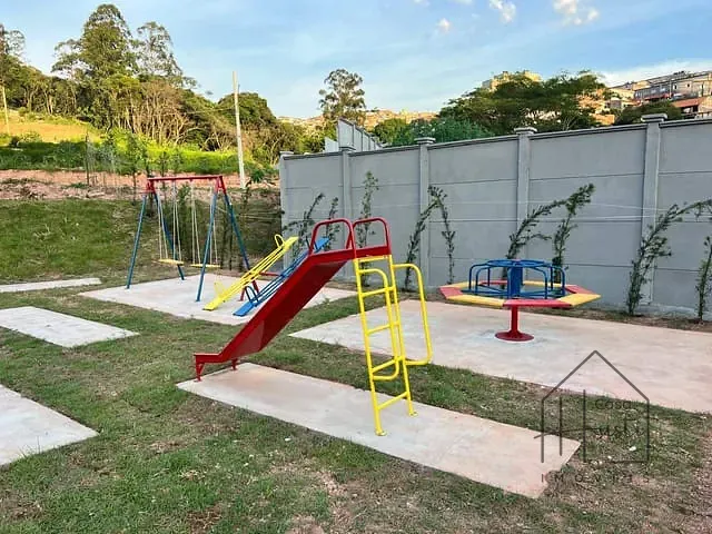 Terreno com 141m², à venda, no bairro Parque mirizola em Cotia