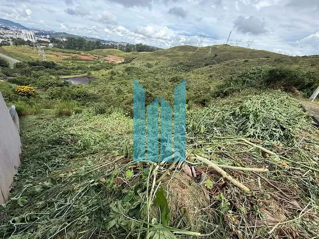 Terreno com 1107m², à venda, no bairro Parque Véu das Noivas em Poços de Caldas