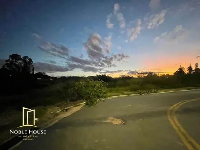 Terreno com 447m², à venda, no bairro Pinheirinho em Vinhedo
