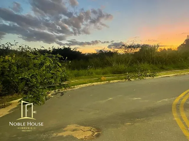 Terreno com 447m², à venda, no bairro Pinheirinho em Vinhedo