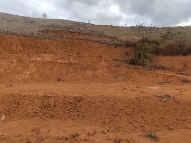 Terreno com 432m², à venda, no bairro Grama em Juiz de Fora